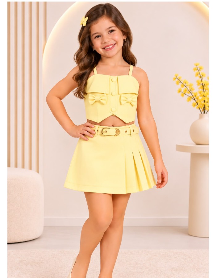 CONJUNTO SHORT SAIA PLISSADO COM BLUSA DE LAÇO E CINTO