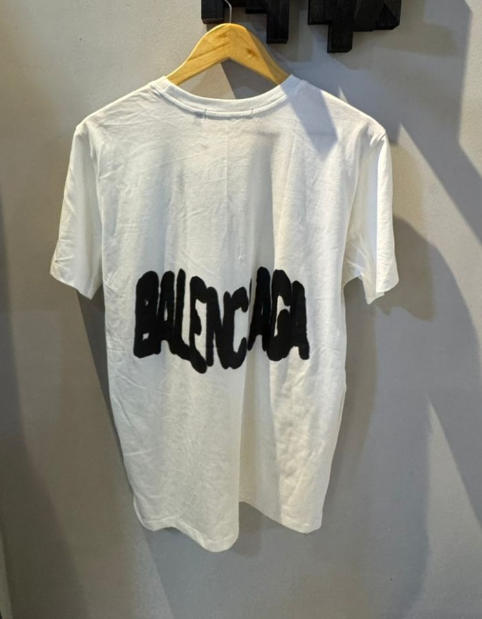 Produto tshirtbalenciagabra 0