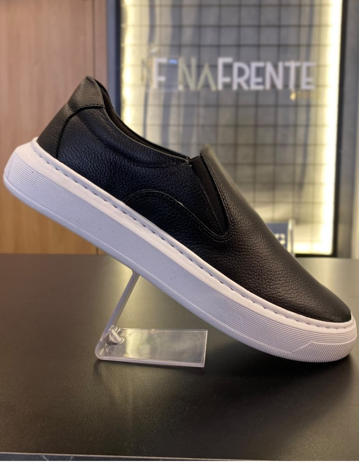 IATE/SLIP-ON-PRETO-COURO-LEGITIMO