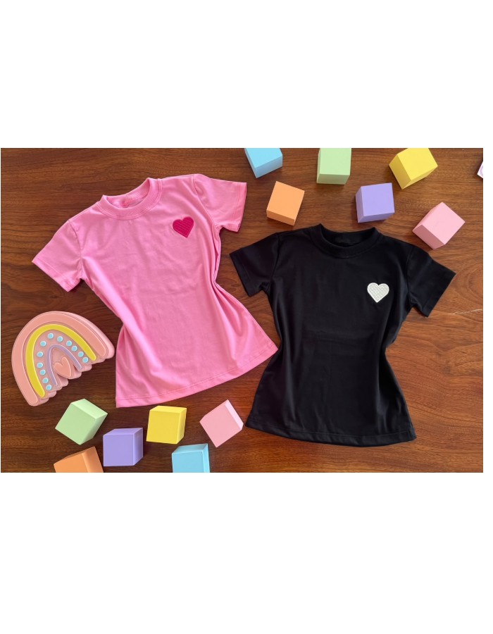 T-SHIRT CORAÇÃO BORDADO 