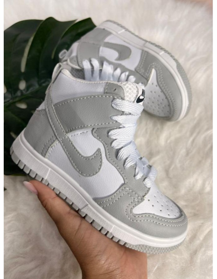 Tênis  marca Monster Nike