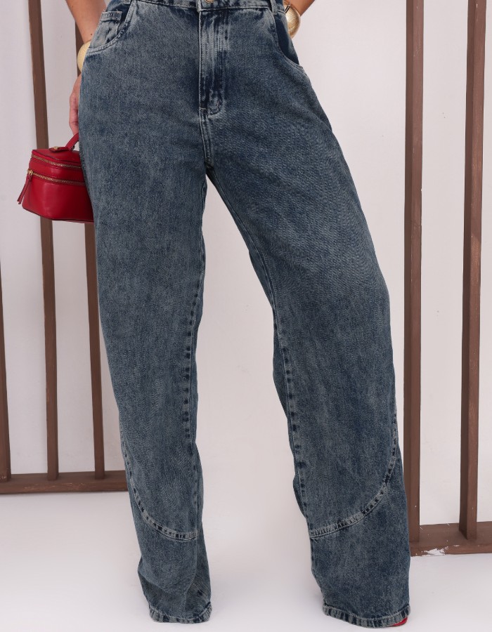 CALÇA C / DETALHE EM BAIXO