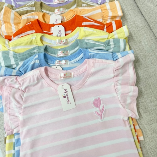 T-SHIRT LISTRA BABADO FLOR MENINA