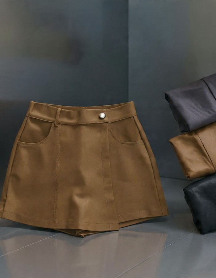 SHORT SAIA COURO