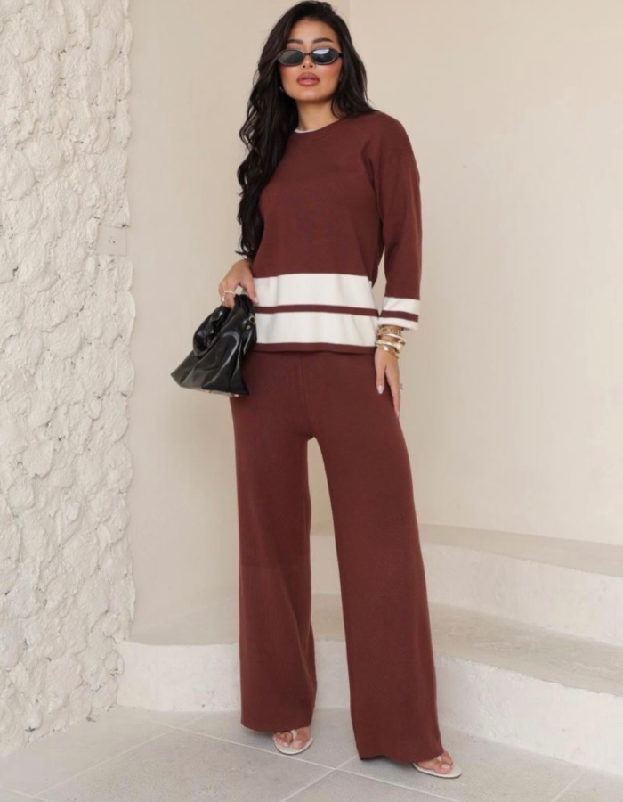 Conjunto modal listrado com blusa de manga e calça 