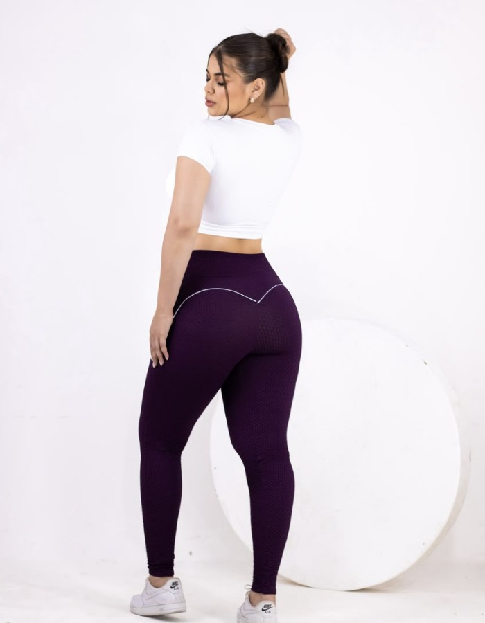 CALÇA FRIZO EM BROCADO