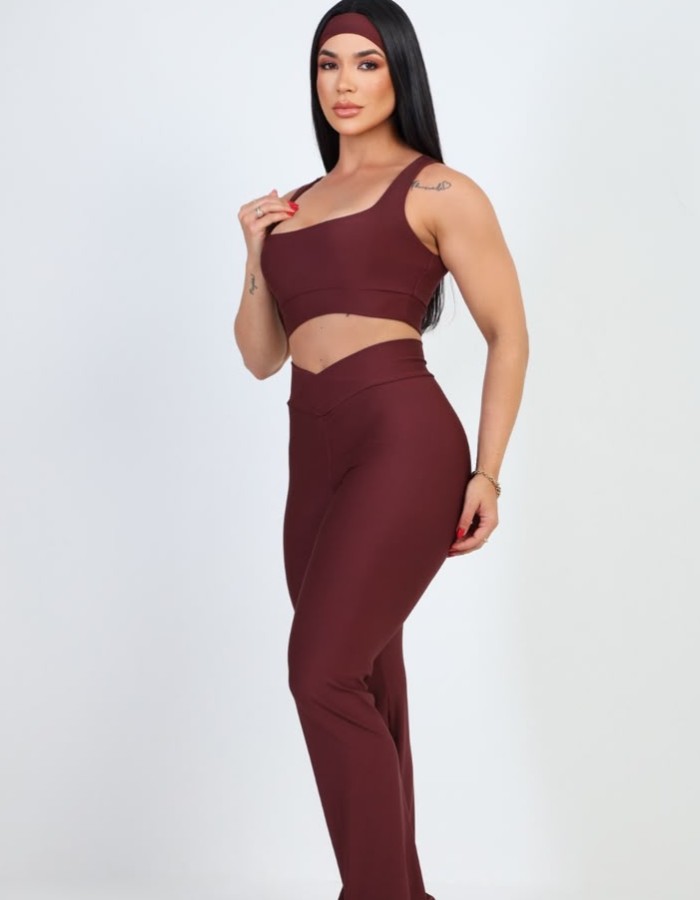 Conjunto top, calça flare e faixa (SEM LOGO)