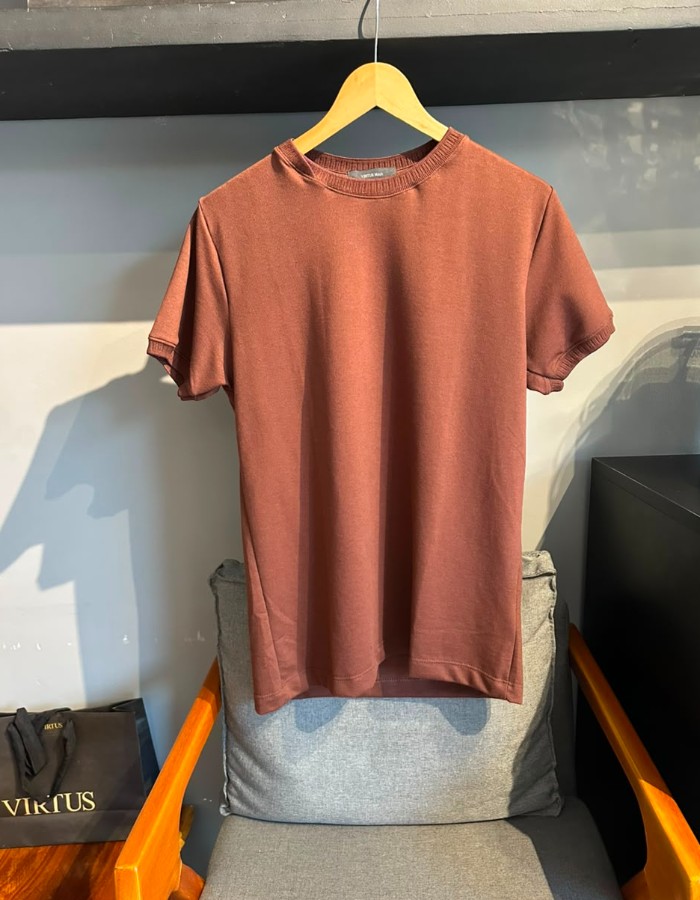 Produto t-shirt-gola-cruzada-cafe 2