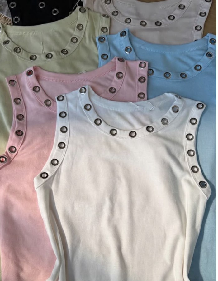 BLUSA REGATA COM ILHÓS