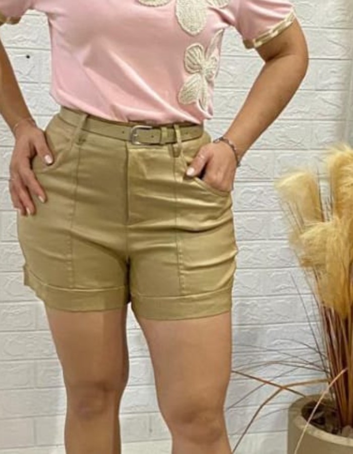 SHORT RESINADO C/ CINTO