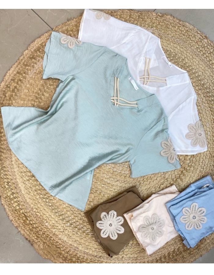 Blusa com detalhes 