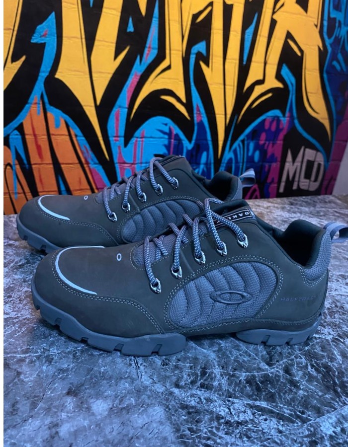 sapatos oakley