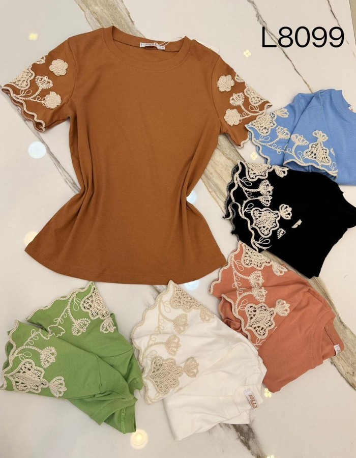 T-SHIRT TECIDO ALGODÃO C/ ELASTANO BORDADA NA MANGA