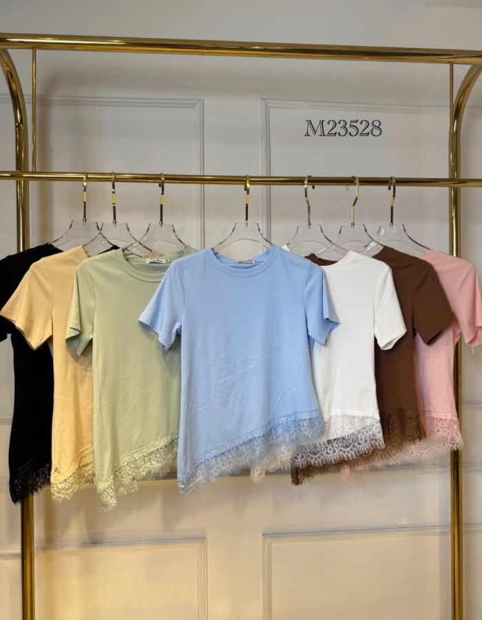 T-SHIRT ALGOD]AO C/ELASTANO C/ RENDA NA BARRA