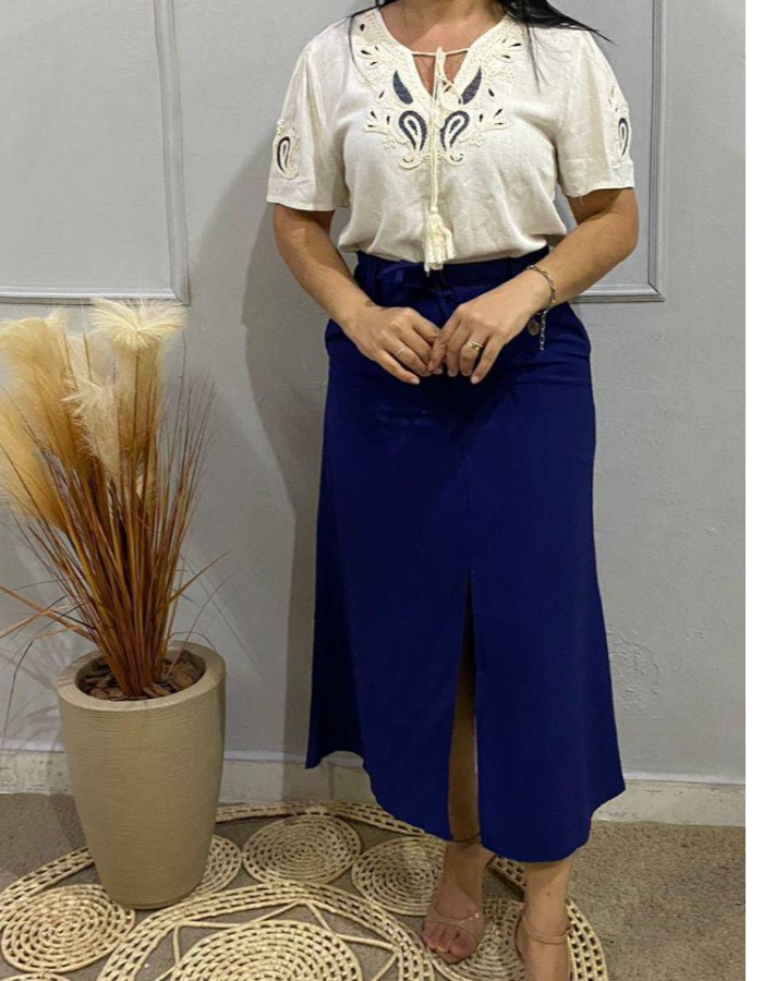 BLUSA TECIDO  LINHO DETALHADA EM BORDADO