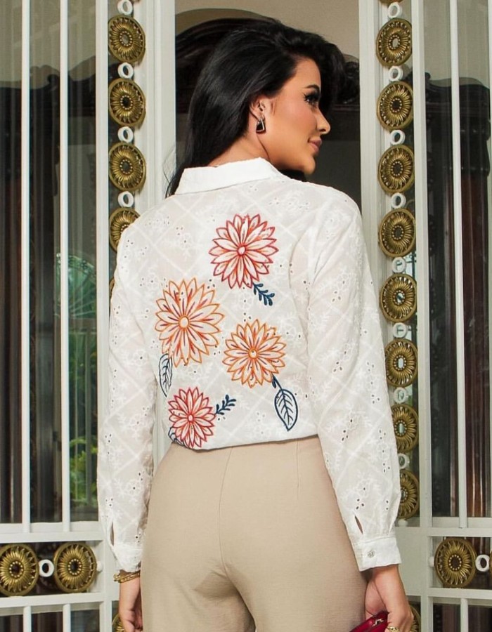 Blusa Manga Longa Laser Bordada Nas Costas