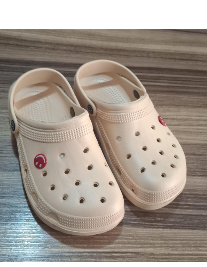 yvate  crocs