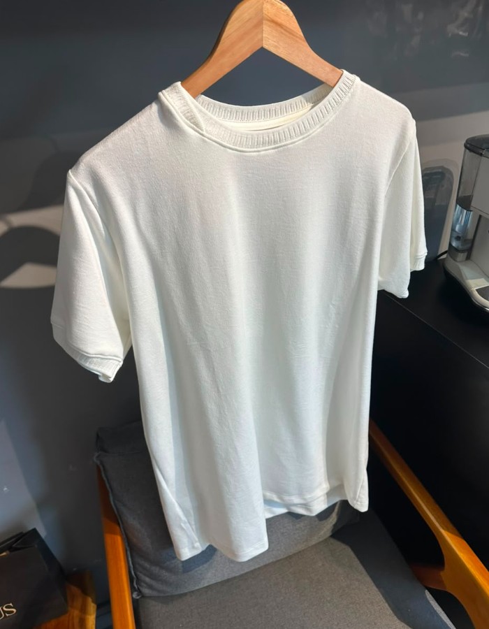 Produto t-shirt-gola-cruzada-off-white 0