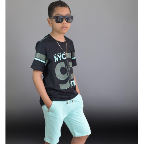 Camisa estampada preta + bermuda verde água 