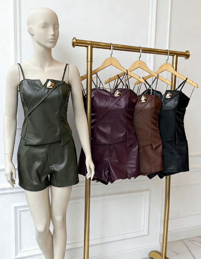 BLUSA + SHORT COURO