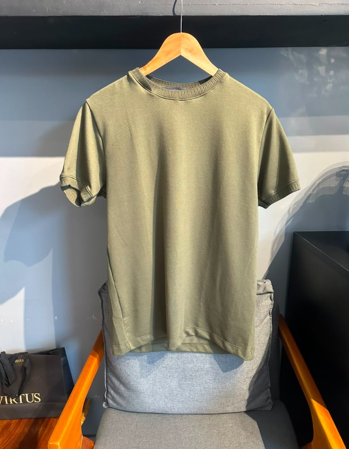 Produto t-shirt-gola-cruzada-verde-musgo 0