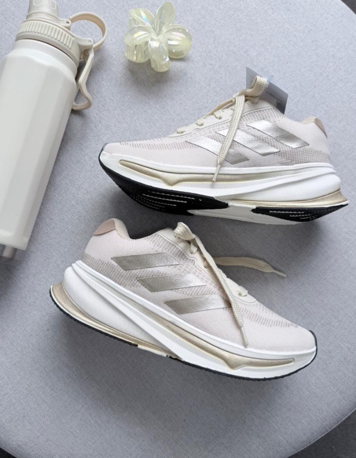 Tênis adidas prata