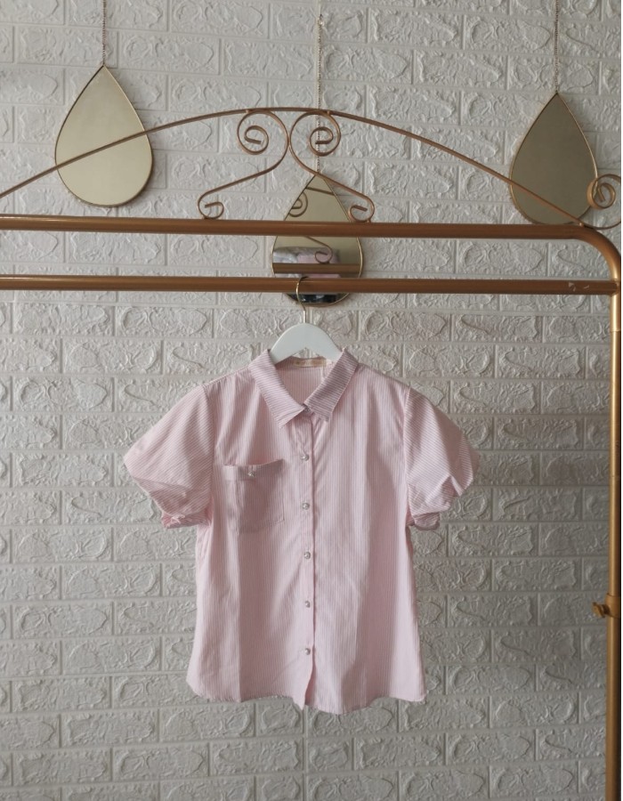 BLUSA LISTRADA COM  BOLSO NO PEITO