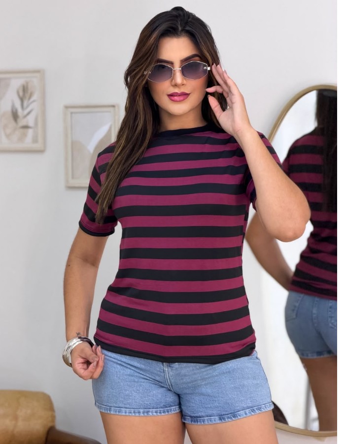 T-SHIRT COM LISTRAS