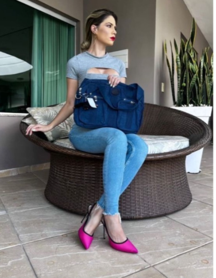 Modelo com dois bolsos