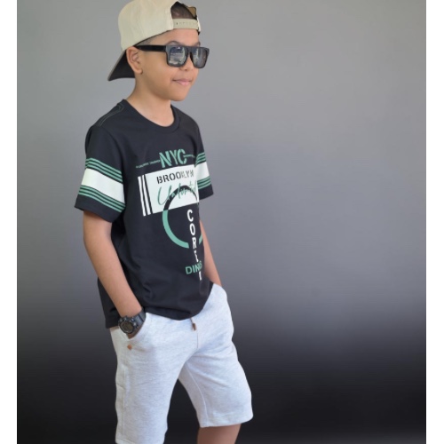 Camisa preta com bermuda off