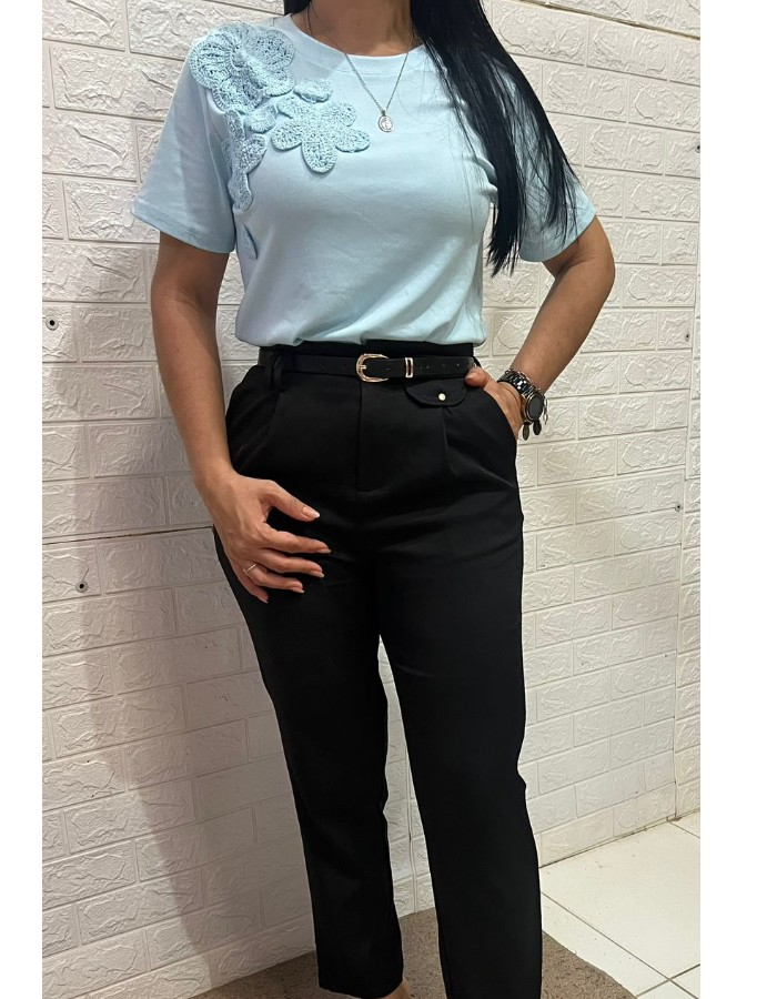 T-SHIRT DE ALGODÃO FLOR EM CROCHÊ