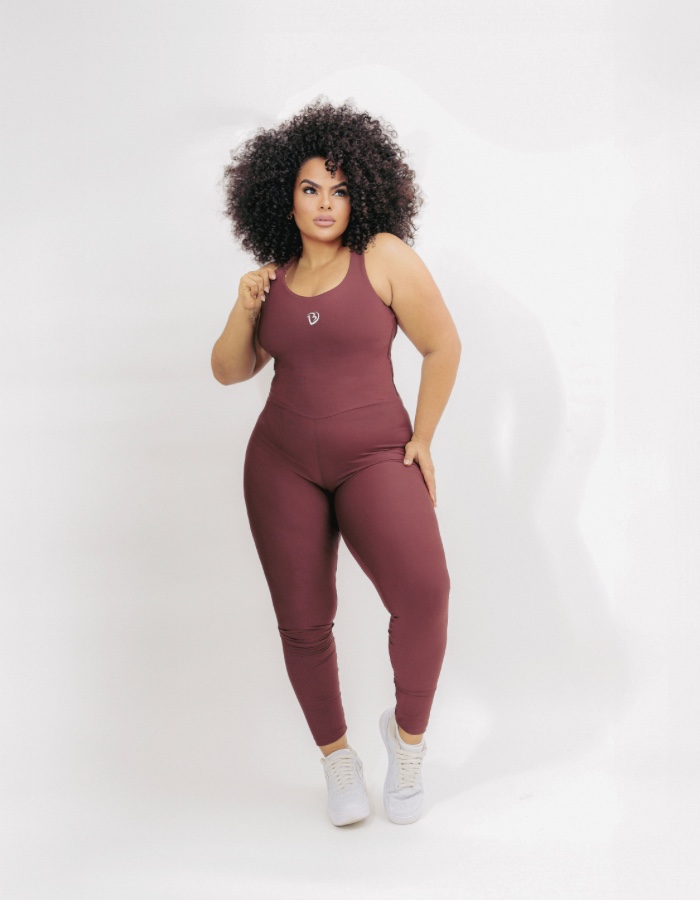 Macacão com detalhe nas costas