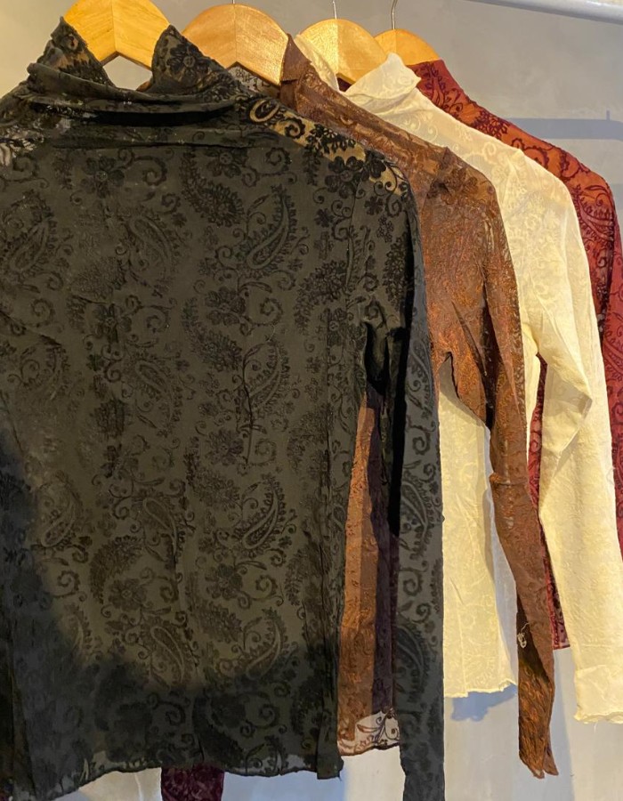 BLUSA TULE GOLA ALTA 