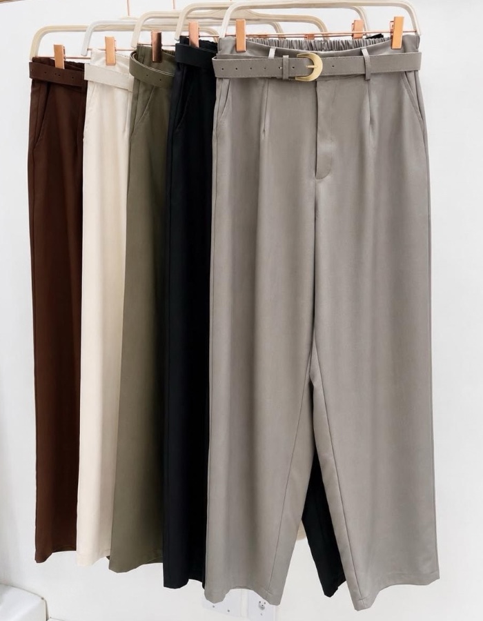 Calça plus size com cinto  e elástico 