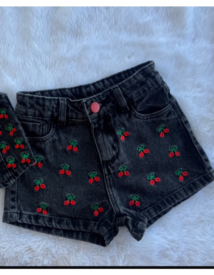 SHORT PRETO CEREJA 