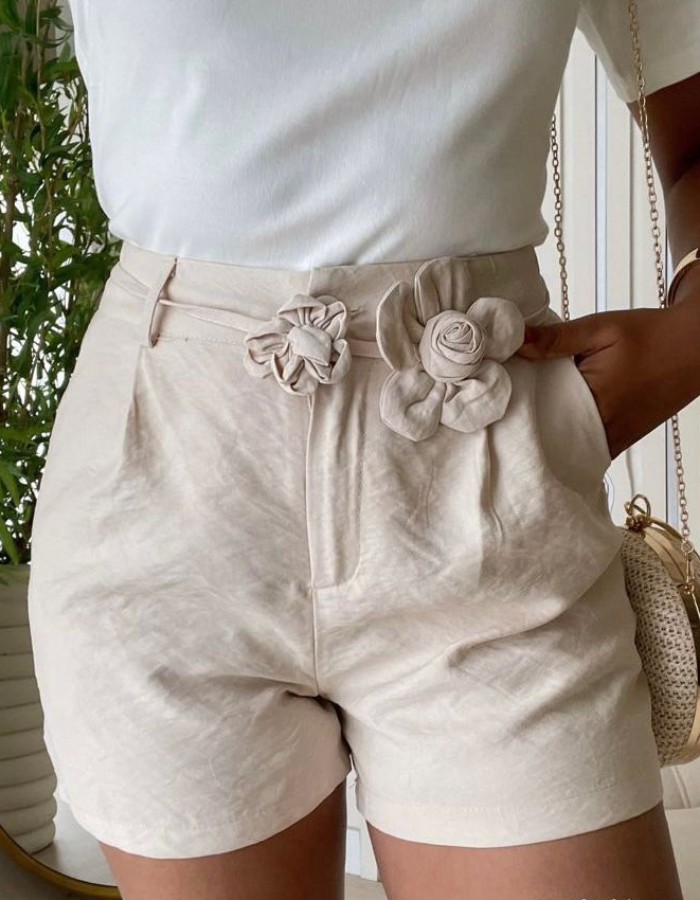 SHORT MARANTE COM CINTO DE  FLOR 