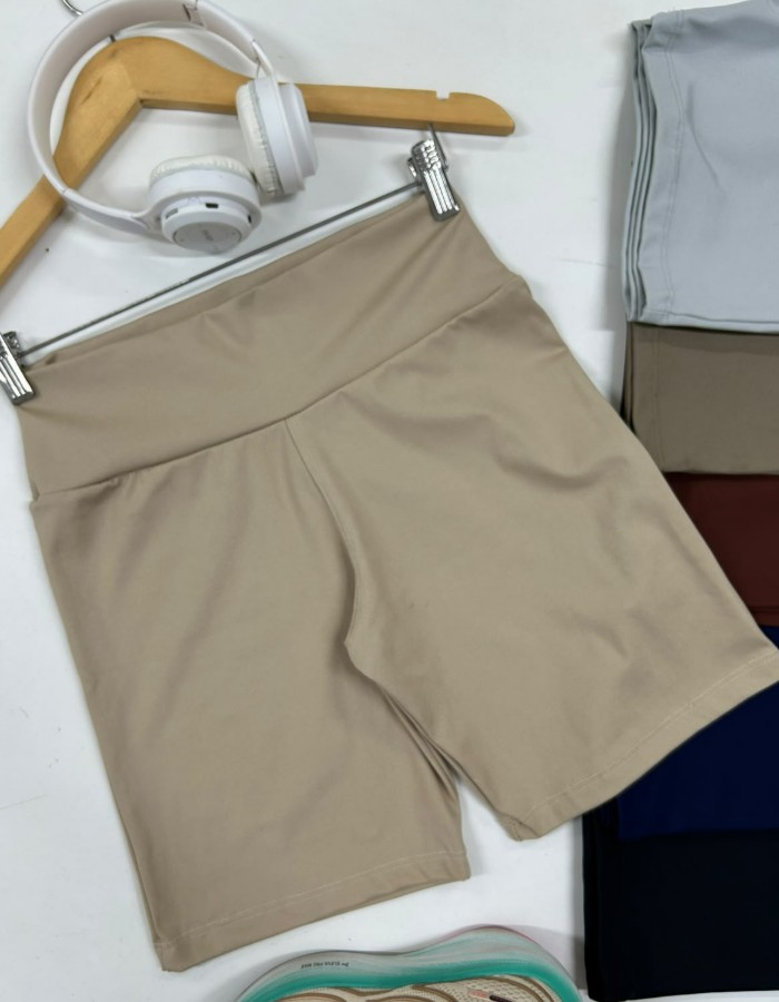 SHORT PEDAL EM CANELADO BRILHOSO