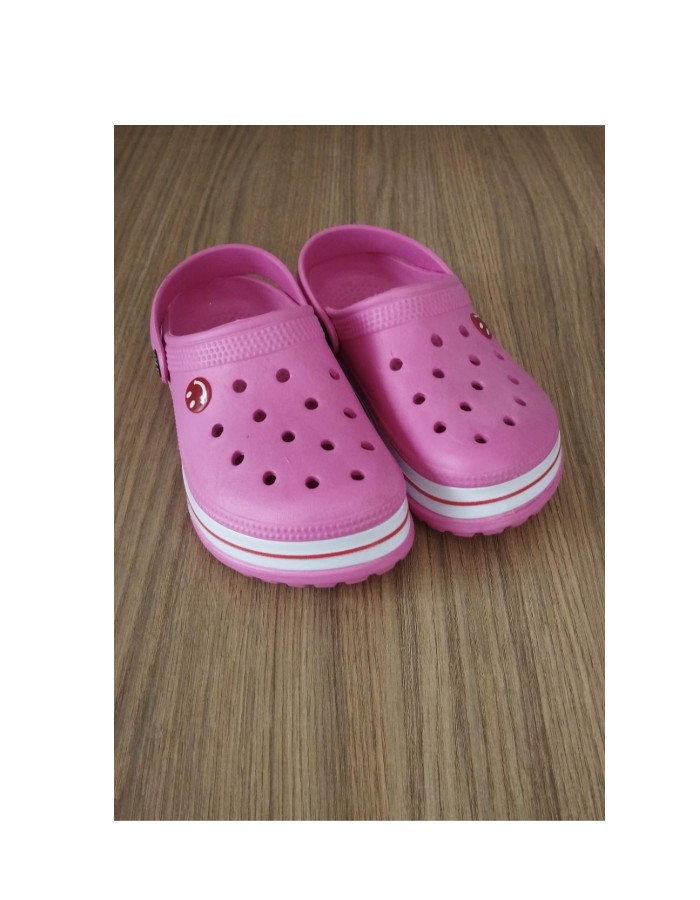 Yvate crocs FB