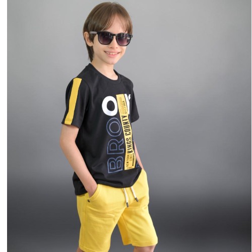 Camisa OK com bermuda amarela