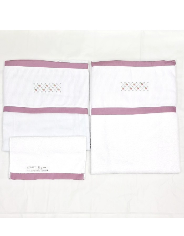 KIT TOALHAS ( 1 TOALHA COM CAPUZ ATOALHADA, 1 TOALHA FRALDA BORDADA, 1 TOALHA DE ROSTO) ATELIER
