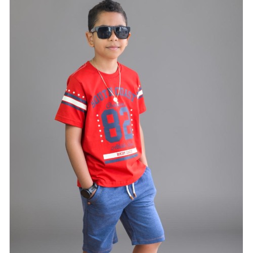 Camisa estampada vermelha+ bermuda azul jeans