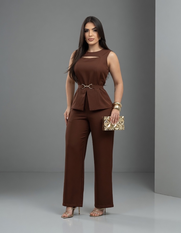 conjunto com cinto detalhe no decote