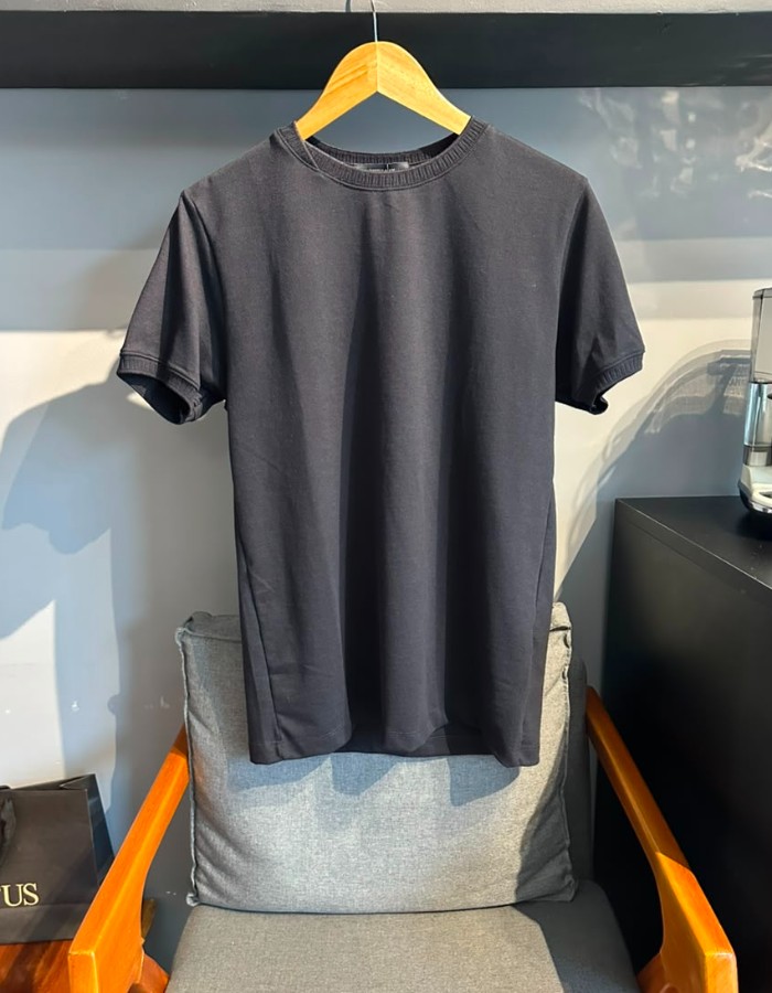 Produto t-shirt-gola-cruzada-preto 0