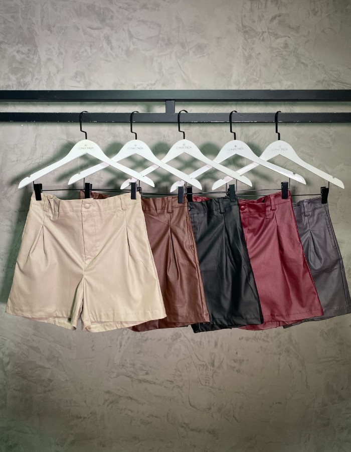 SHORT CURTO COURO