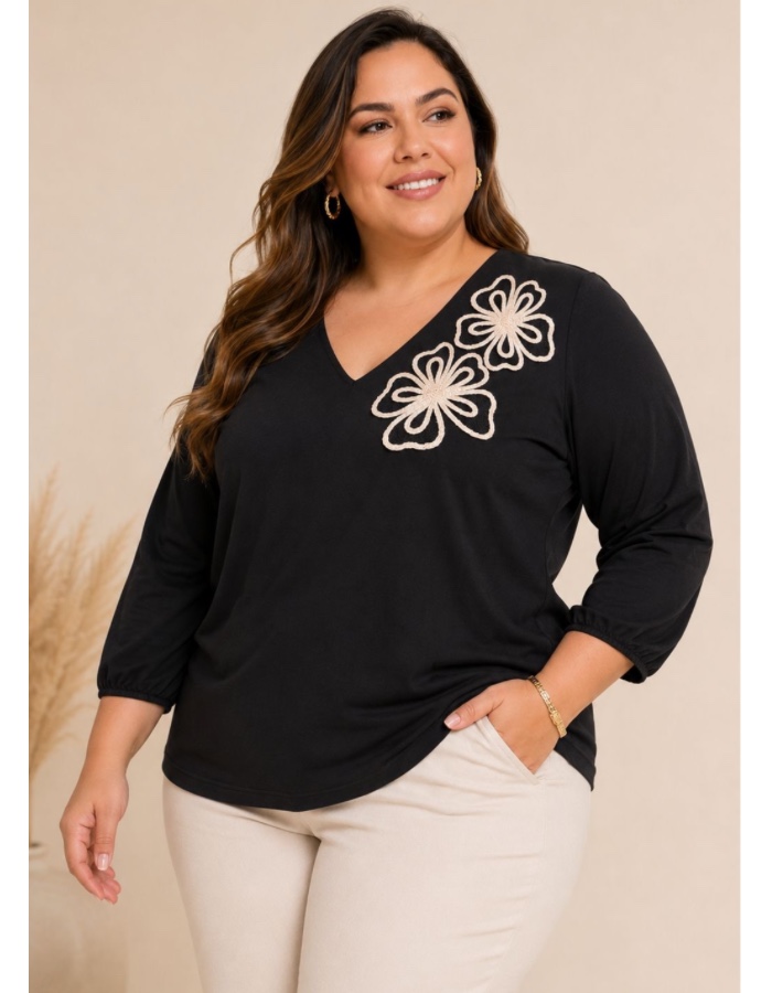 Blusa manga 3/4 com flores 