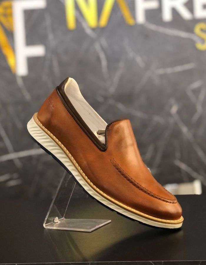 IATE - SOCIAL - 100% COURO - CASTOR CAFÉ - HUGO BOSS