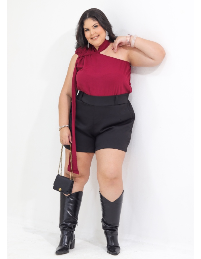 Conjunto Blusa corte assimétrico com short em alfaiataria e zíper 
