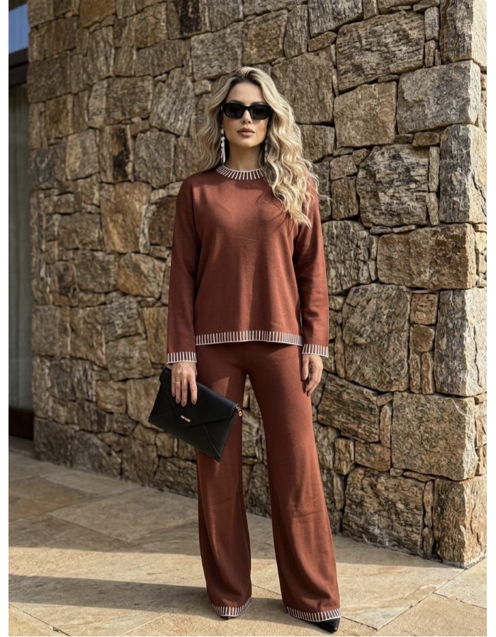 Conjunto modal com detalhes de listras