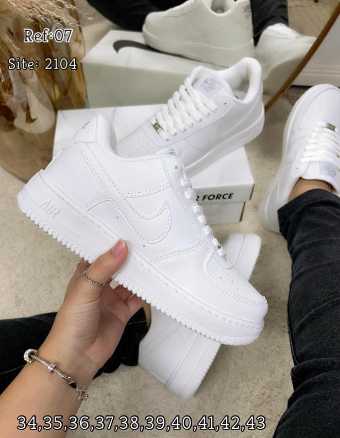NIKE AIR FORCE BUL