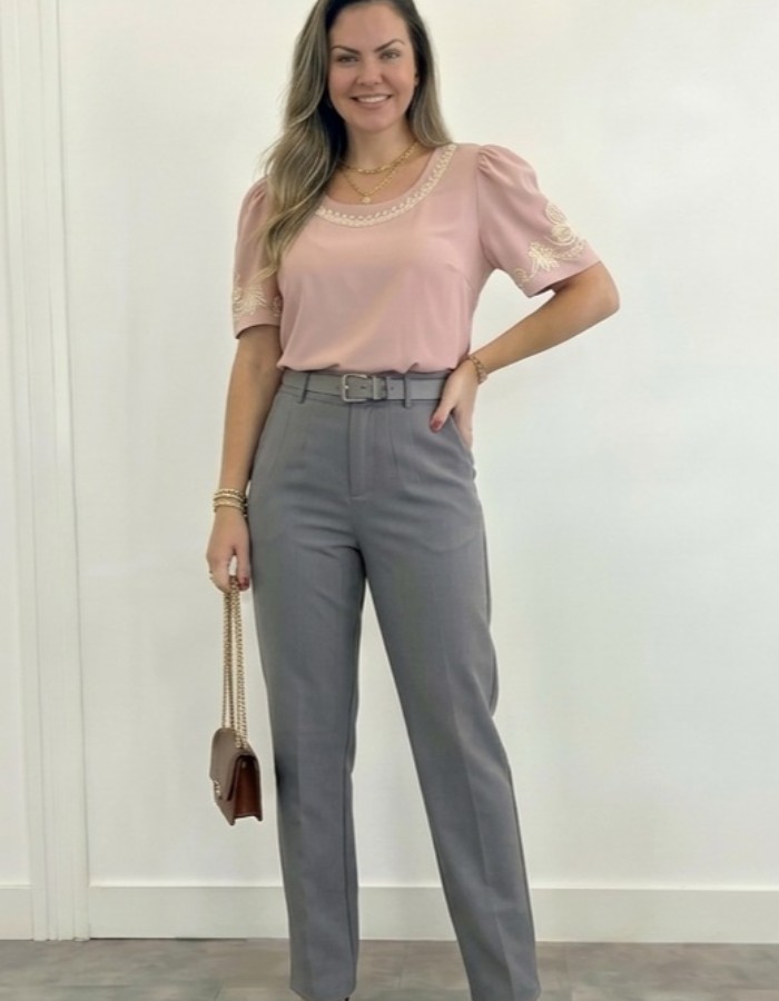 BLUSA TECIDO CREPE SEDA BORDADA NA MANGA E PESCOÇO